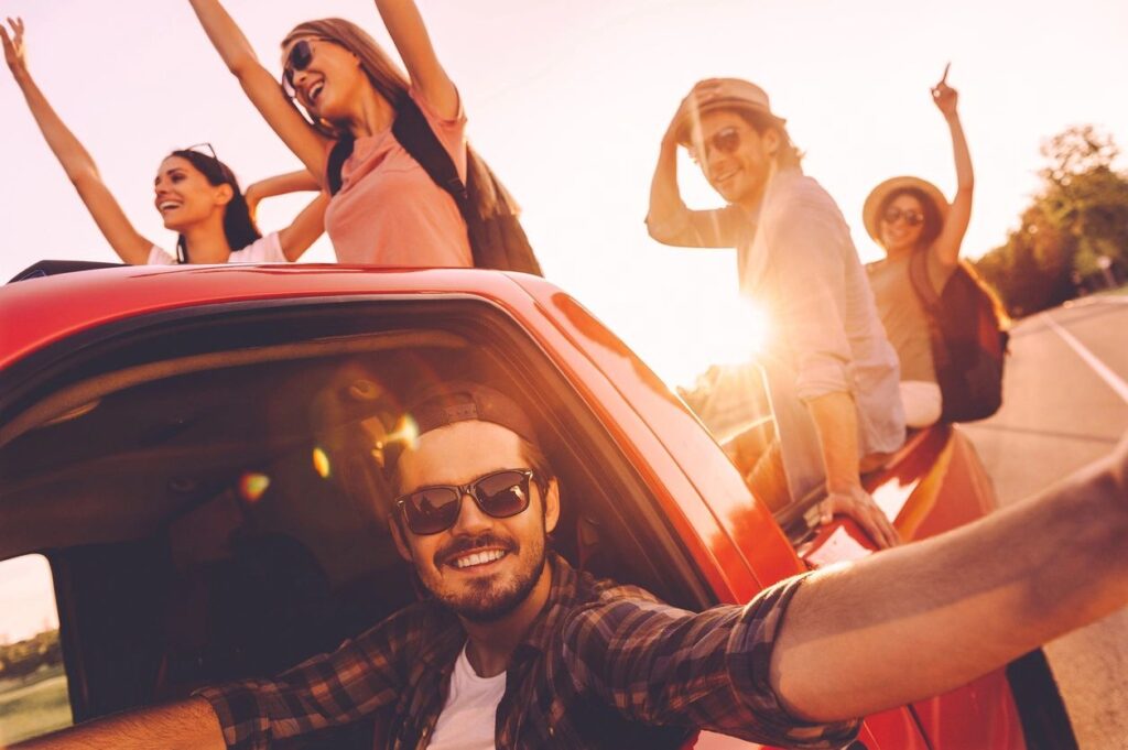 A group of people in the back of a car.